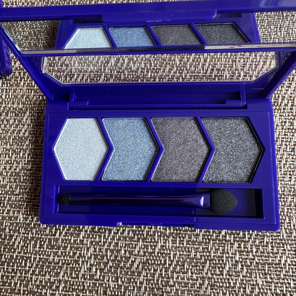 Acti-labs Gray 4 Color eyeshadow palette compact with applicator